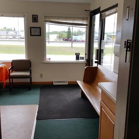 Budget Host Inn Detroit Lakes Exterior photo