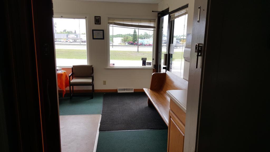 Budget Host Inn Detroit Lakes Exterior photo