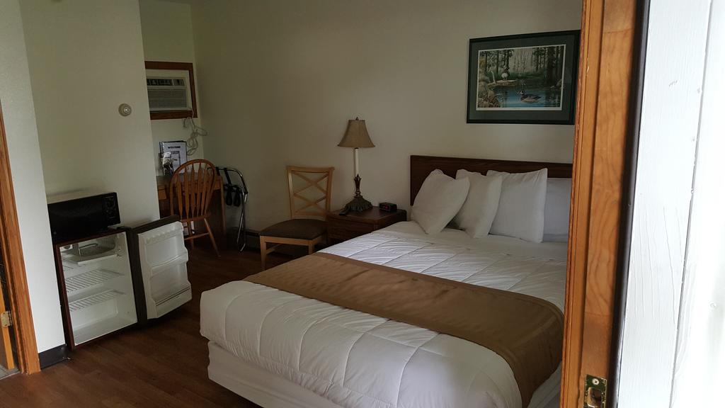Budget Host Inn Detroit Lakes Exterior photo