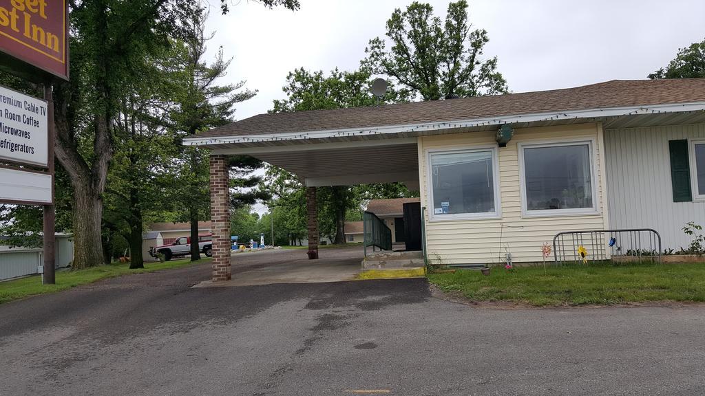 Budget Host Inn Detroit Lakes Exterior photo