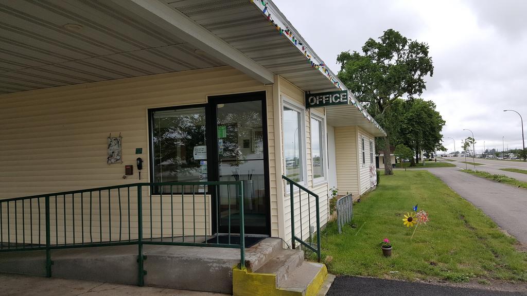 Budget Host Inn Detroit Lakes Exterior photo