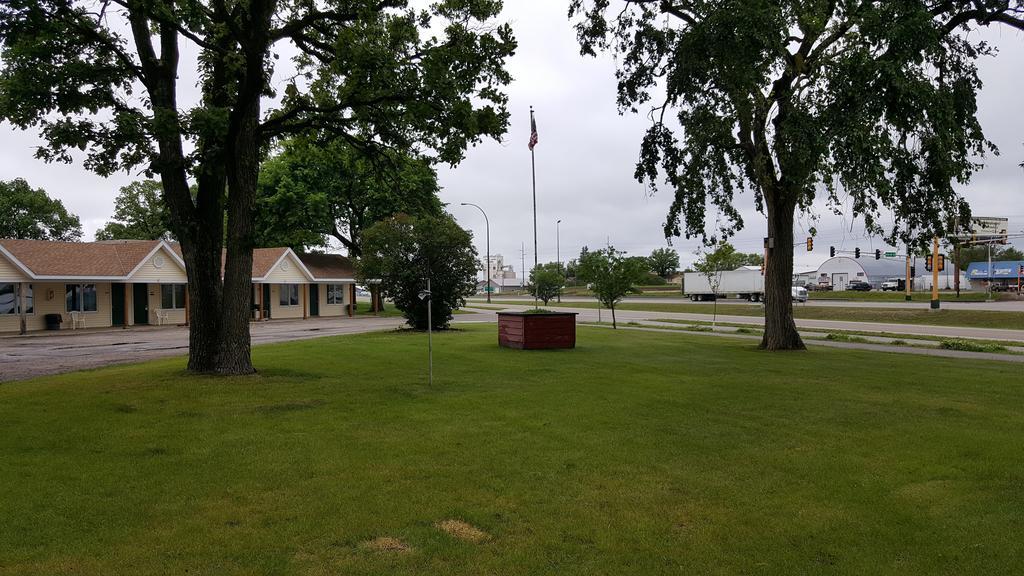 Budget Host Inn Detroit Lakes Exterior photo