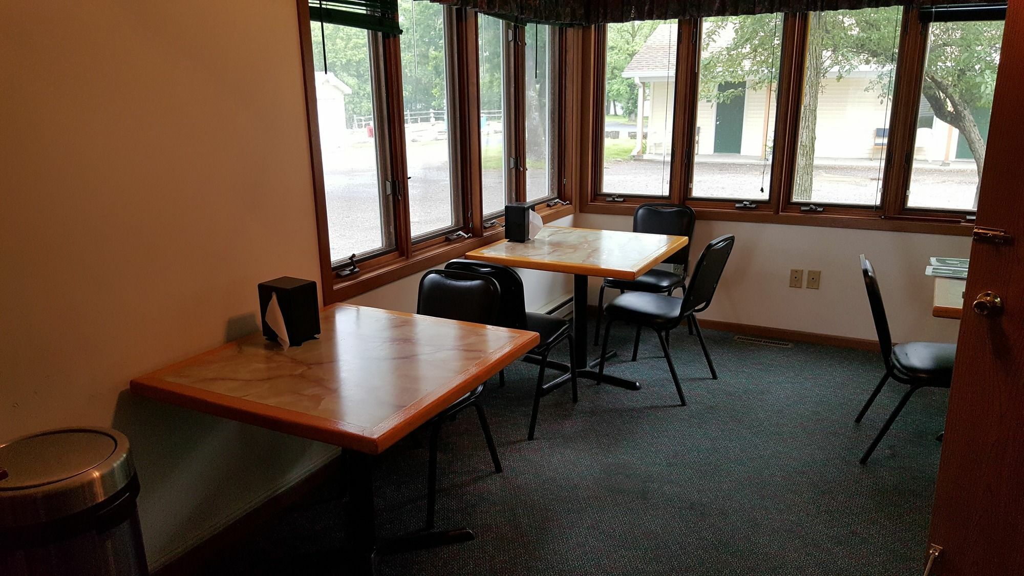 Budget Host Inn Detroit Lakes Exterior photo
